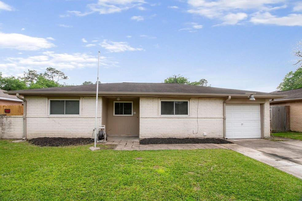 17010 David Glen Dr, Friendswood, TX 77546 - photo 1