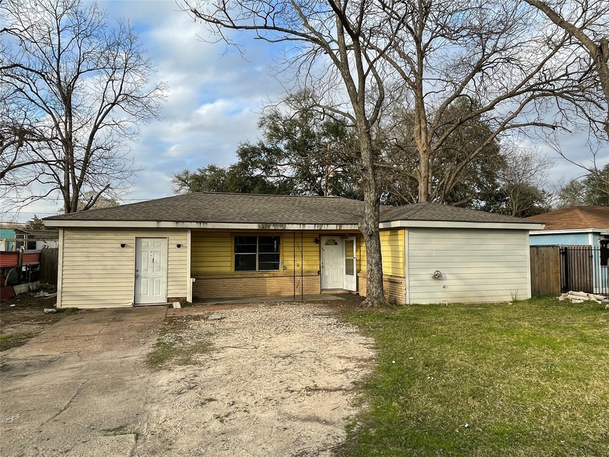 2215 Sunny Dr, Houston, TX 77093 - photo 1