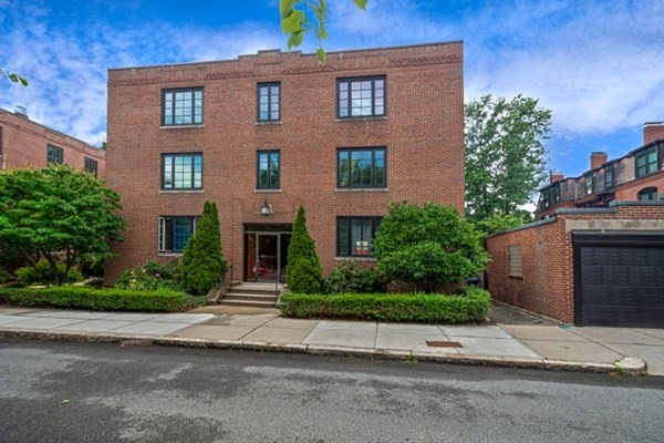 11 Monmouth Ct unit 2, Brookline, MA 02446 - photo 1