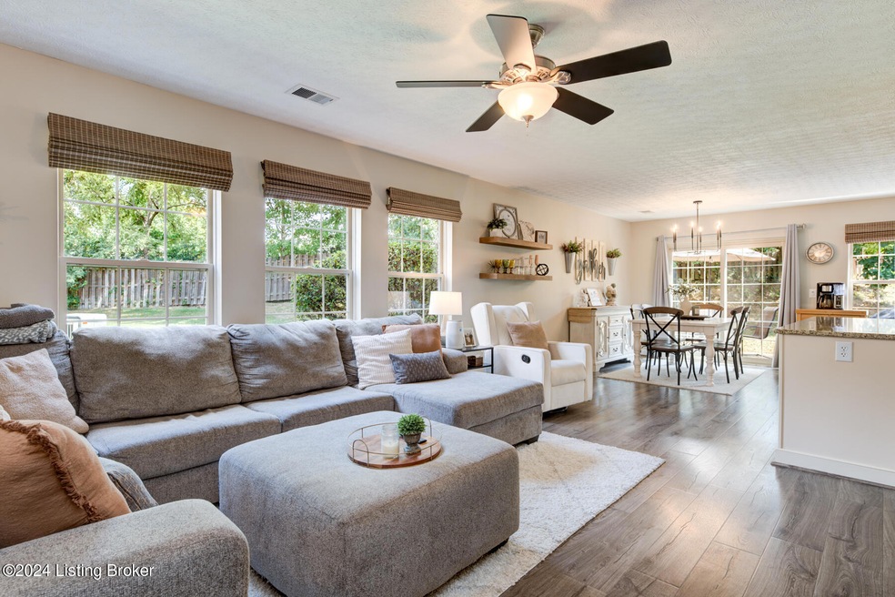 8622 Grand Neptune Dr unit 903, Louisville, KY 40228 - photo 1