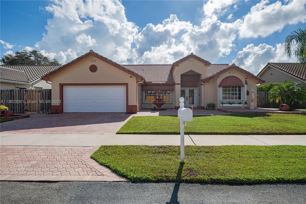 882 SW 124th Terrace, Davie, FL 33325 - photo 1