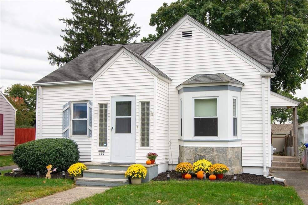 199 Whittier Rd, Pawtucket, RI 02861 - photo 1