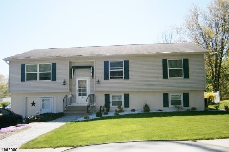 982 Hillside Rd, Phillipsburg, NJ 08865 - photo 1