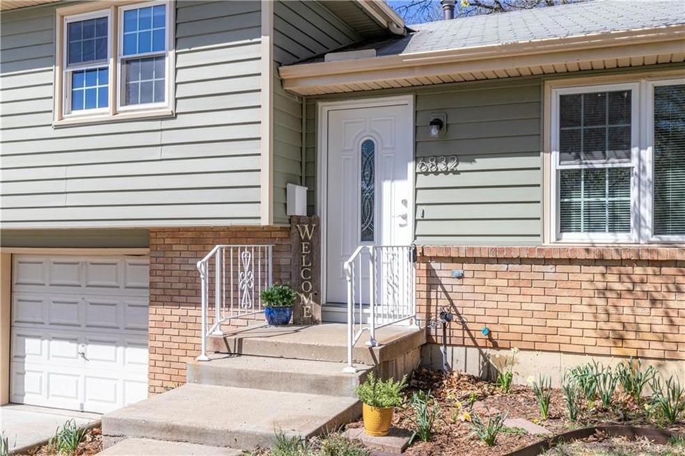 6832 Stearns St, Shawnee, KS 66203 - photo 1