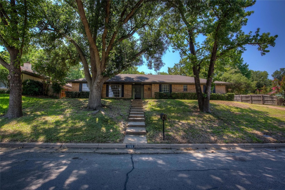 1203 Crowley Rd, Arlington, TX 76012 - photo 1