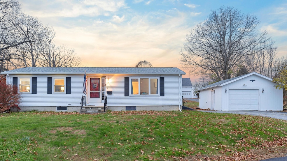 4 Russell St, Farmingdale, ME 04344 - photo 1