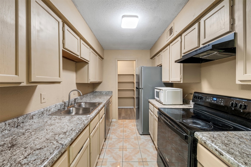 Cozy galley kitchen with plenty of countertops, am