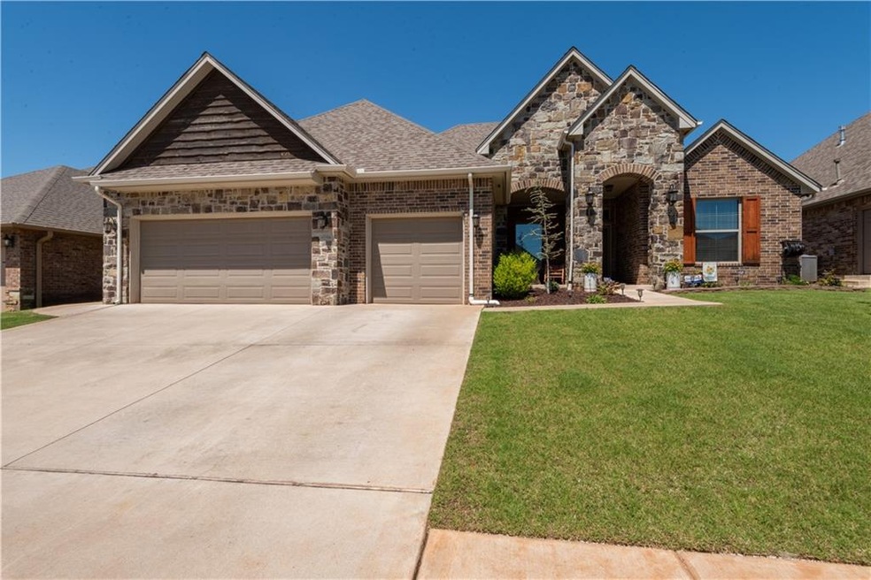 1005 Lindsey Ln, Moore, OK 73160 - photo 1