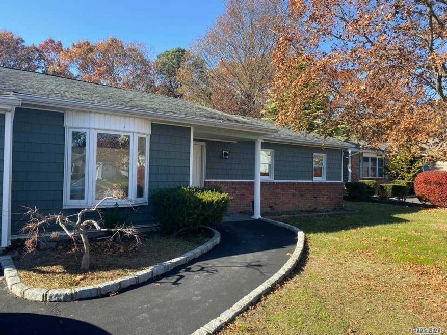 44 Flintridge Dr, Holbrook, NY 11741 - photo 1