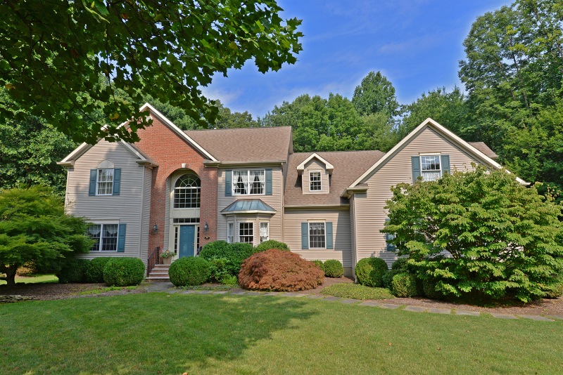 32 Sweetwood Dr, Randolph, NJ 07869 - photo 1