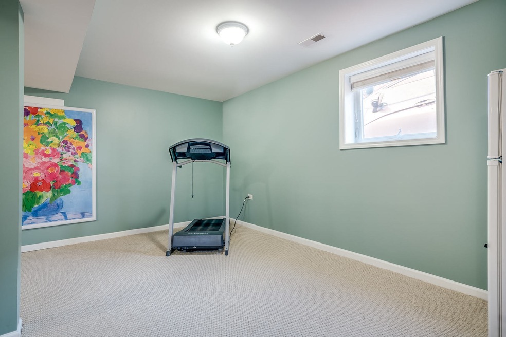 641 S Spring Rd, Elmhurst, IL 60126 - photo 1