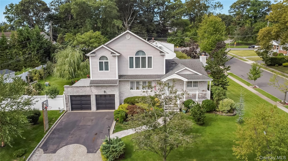 2 Hamilton St, Farmingdale, NY 11735 - photo 1