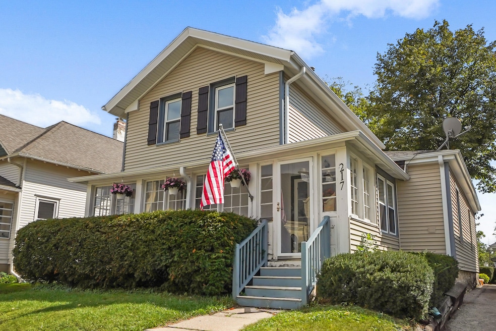 217 S Cross St, Oconomowoc, WI 53066 - photo 1