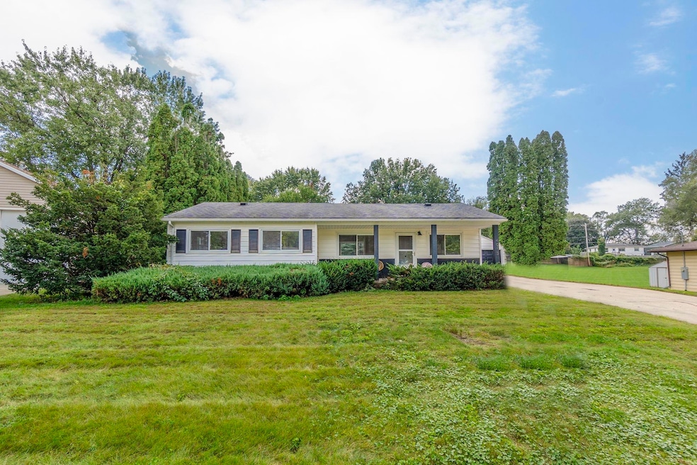 4013 Midway Dr, Waterloo, IA 50701 - photo 1