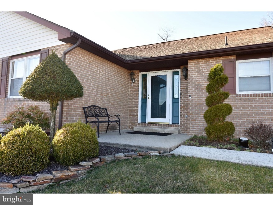 1752 Oak Ct, Orwigsburg, PA 17961 - photo 1