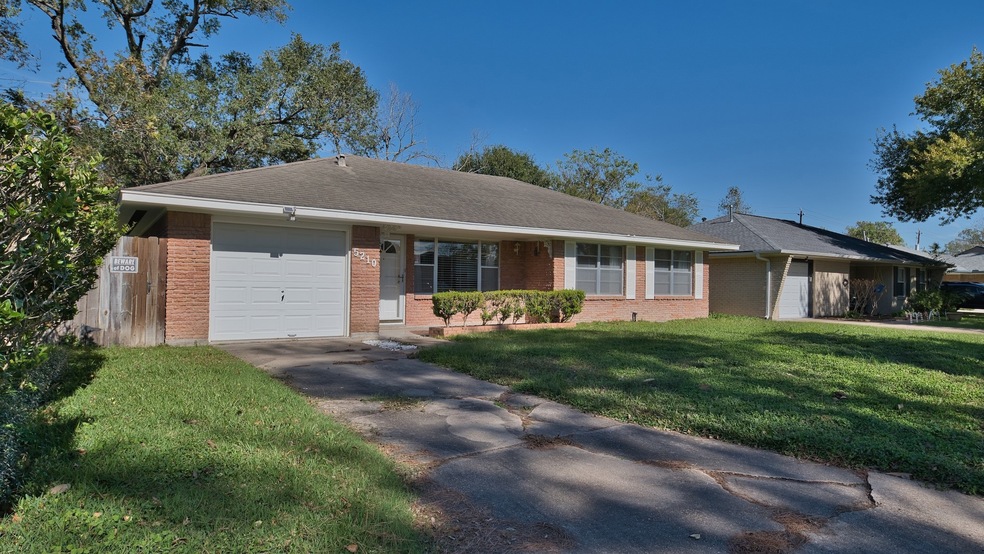 5210 De Lange Ln, Houston, TX 77092 - photo 1