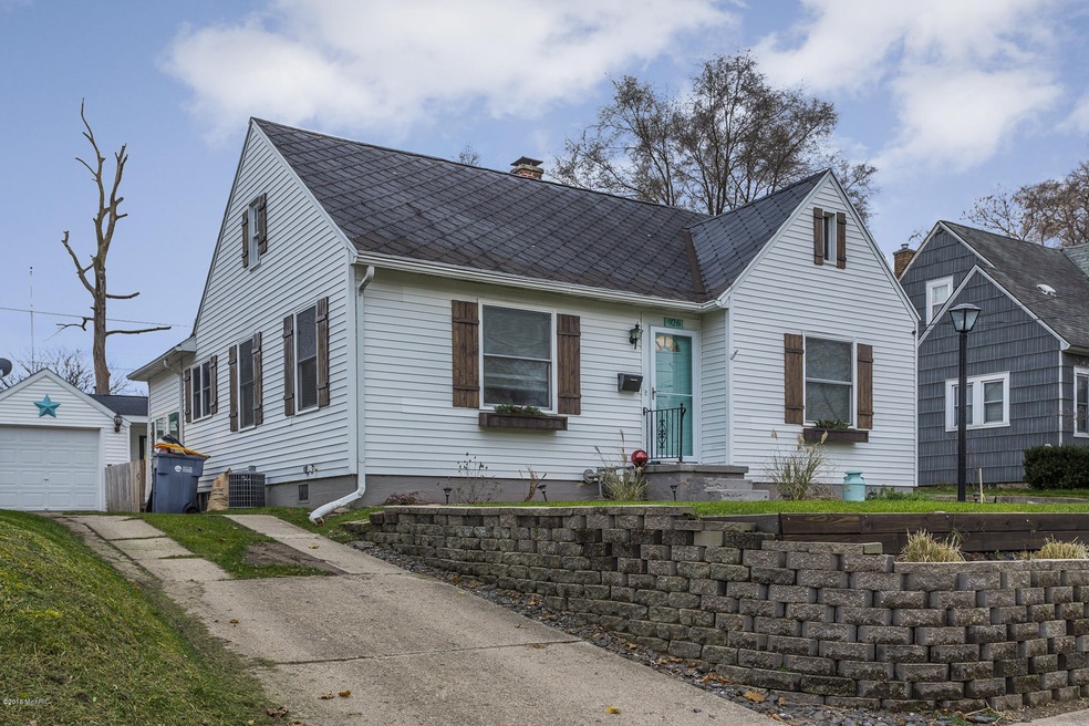 926 Arlington St NE, Grand Rapids, MI 49505 - photo 1