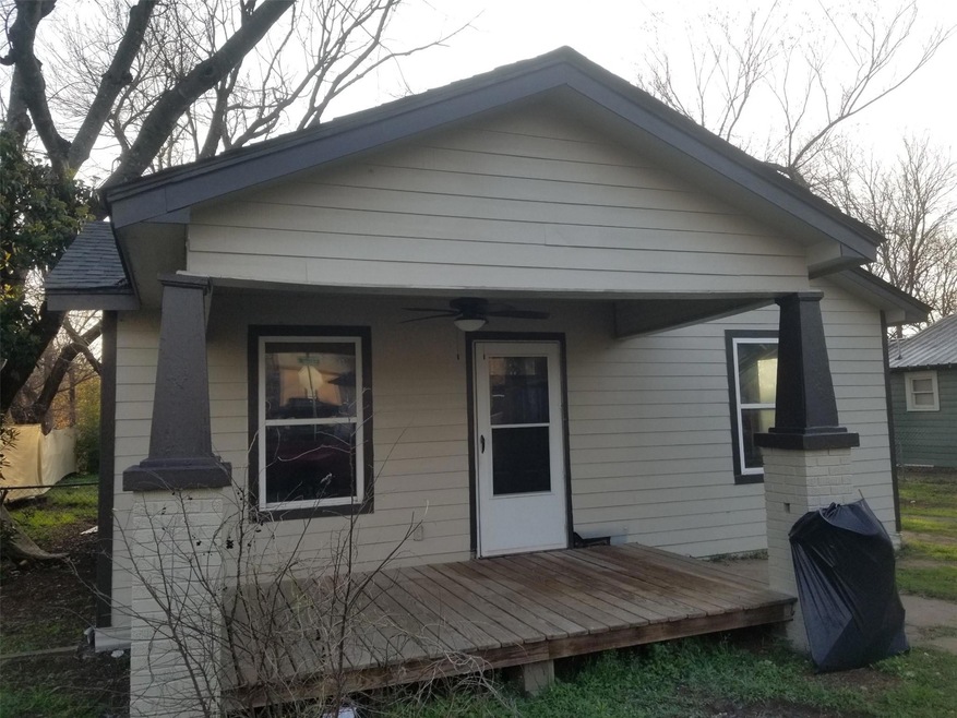 708 N Robinson St, Cleburne, TX 76031 - photo 1