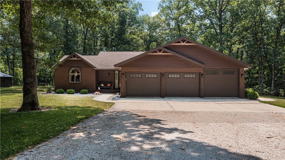 9153 E Us Highway 40, Effingham, IL 62401 - photo 1