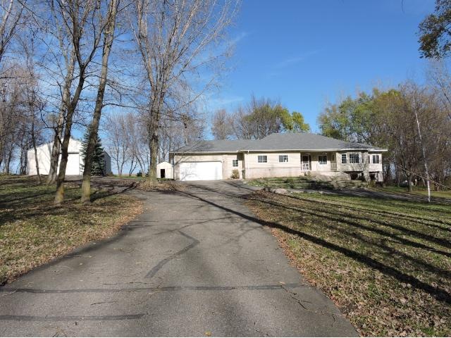 Welcome home!!!! Located on a dead end cul-de-sac 