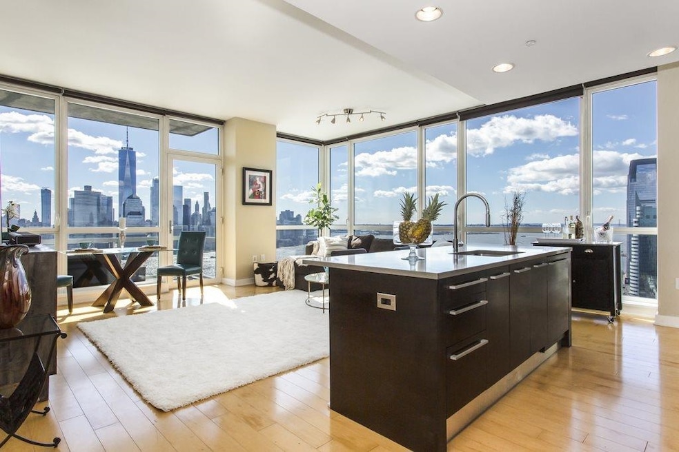 Crystal Point unit 4005, Jersey City, NJ 07302 - photo 1