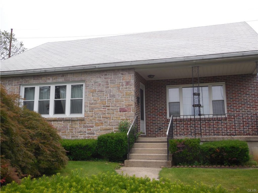 This nicely landscaped corner lot home on North 13