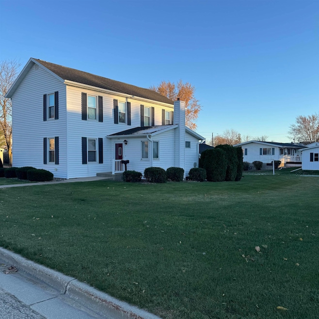 135 E Birch St, Lancaster, WI 53813 - photo 1