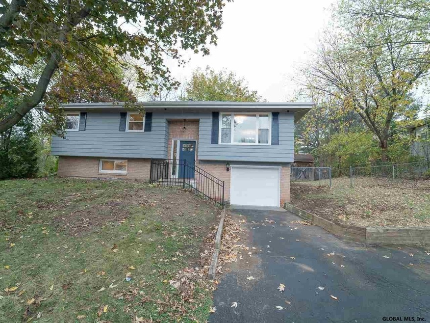 23 Chestnut Ct, Rensselaer, NY 12144 - photo 1