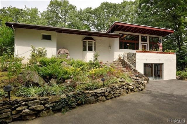 303 Old Sleepy Hollow Rd, Pleasantville, NY 10570 - photo 1