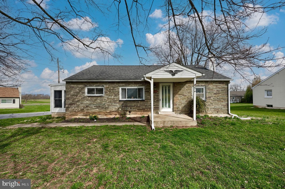 4427 Chinchilla Ave, Mount Joy, PA 17552 - photo 1