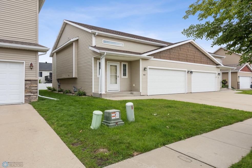 922 31st Ave W, West Fargo, ND 58078 - photo 1