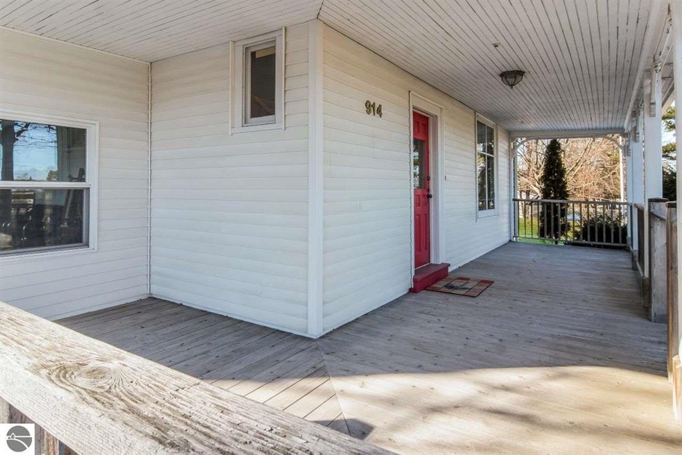 914 U S 31, Elk Rapids, MI 49629 - photo 1