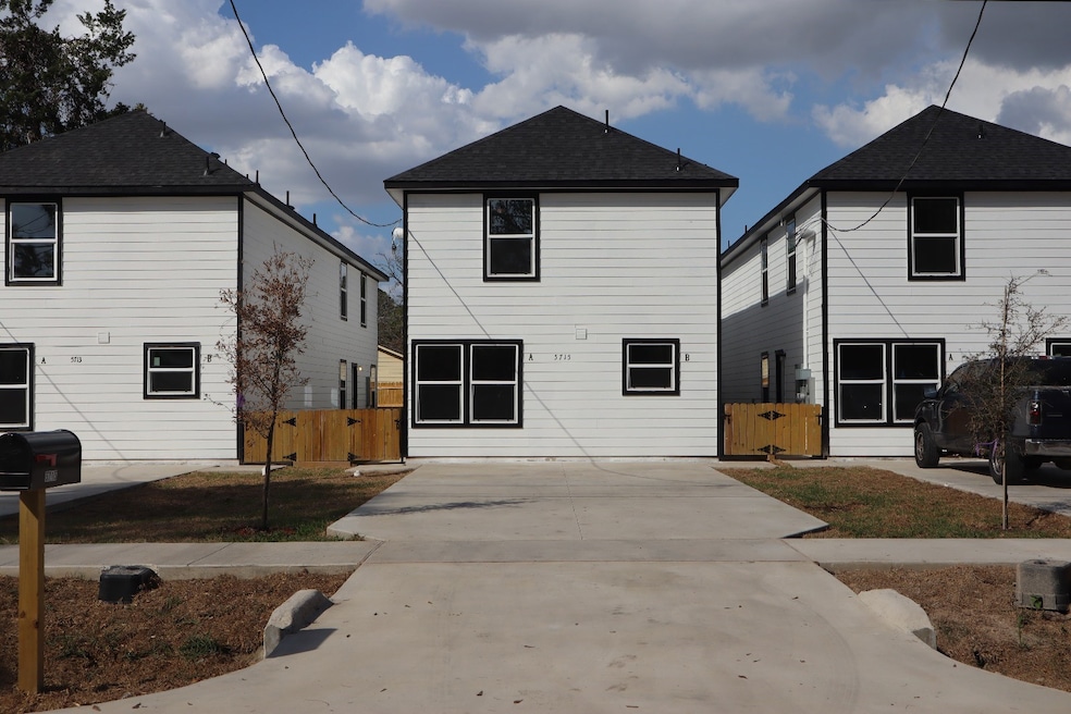 4330 Plaag St unit B, Houston, TX 77016 - photo 1