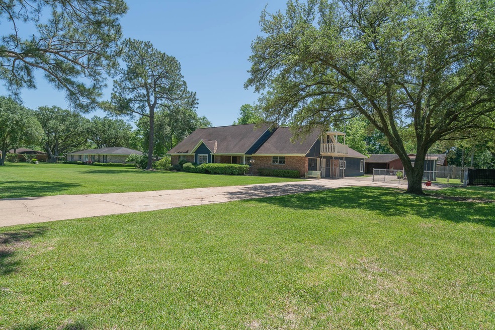 Built in 1967, this traditional brick and wood elevation home evokes a ranch-like feel as it sits proudly on an expansive 0.86 acre lot that is a rare find, these days. To find this sort of property in highly acclaimed Pearland ISD is even more uncommon!