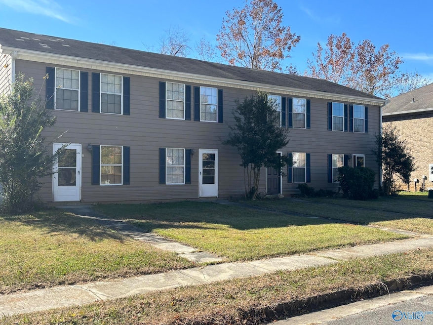 2607 Wynterhall Rd SE unit D, Huntsville, AL 35803 - photo 1