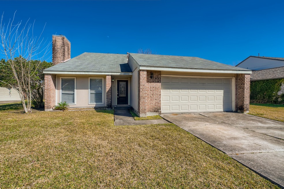 325 Old Course Dr, Friendswood, TX 77546 - photo 1