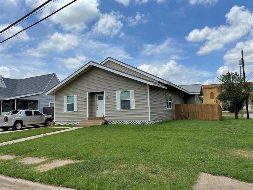 121 E College St, Sherman, TX 75090 - photo 1