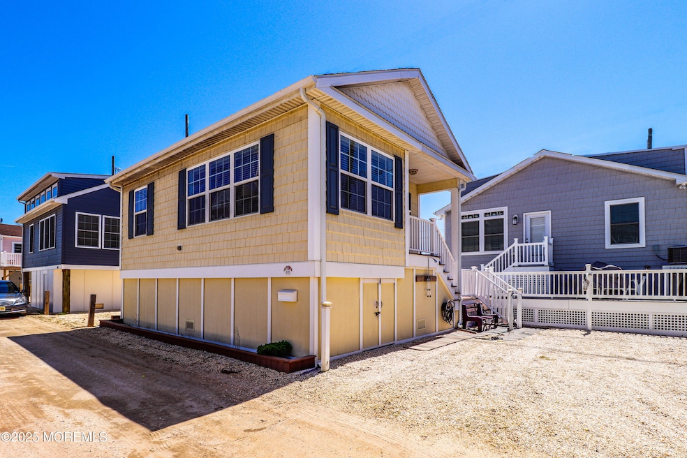 109 W Kingfisher Way, Lavallette, NJ 08735 - photo 1