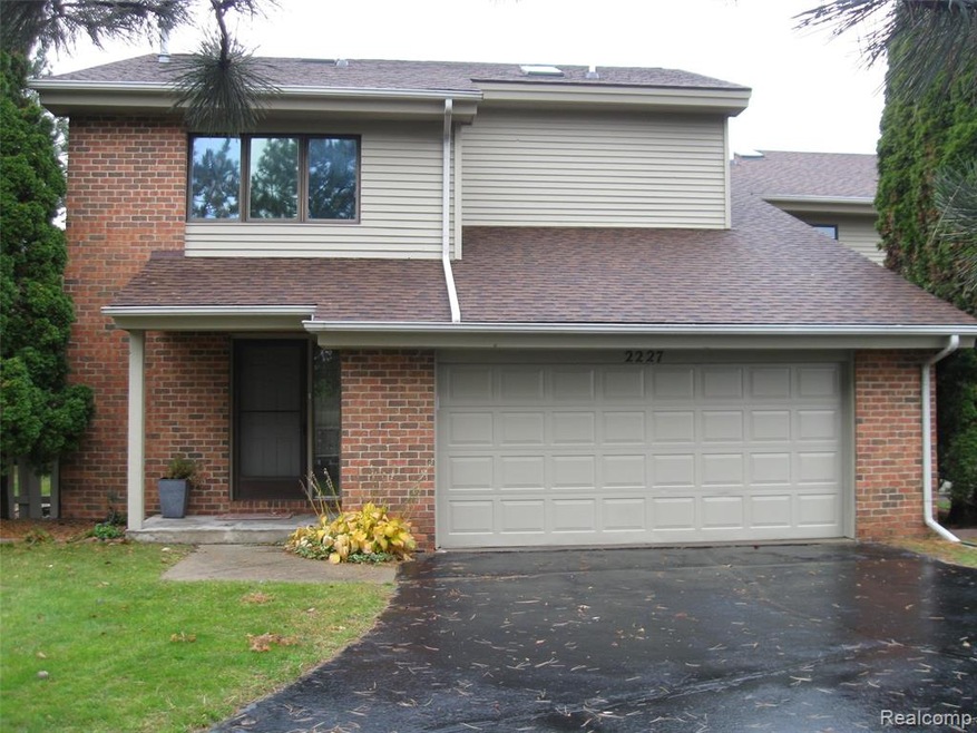 Exterior Entrance Garage.JPG