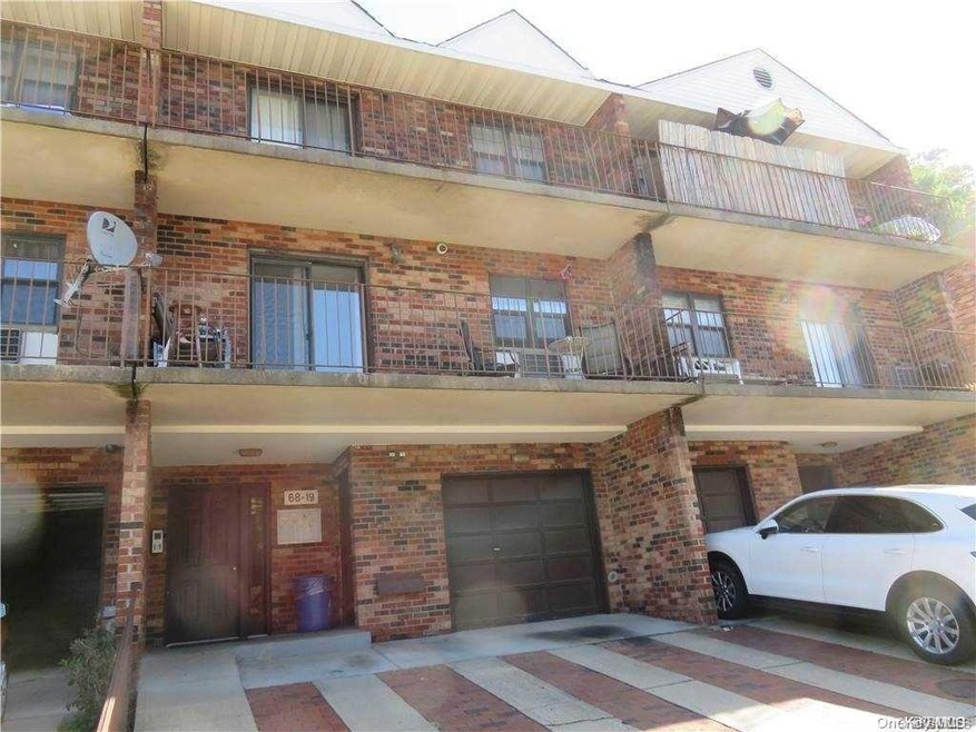 68-19 242nd St unit 36B, Douglaston, NY 11362 - photo 1