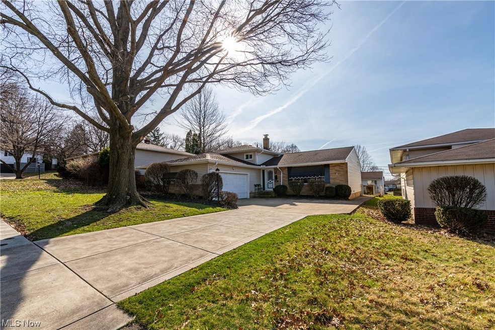 Split Level house featuring a front yard