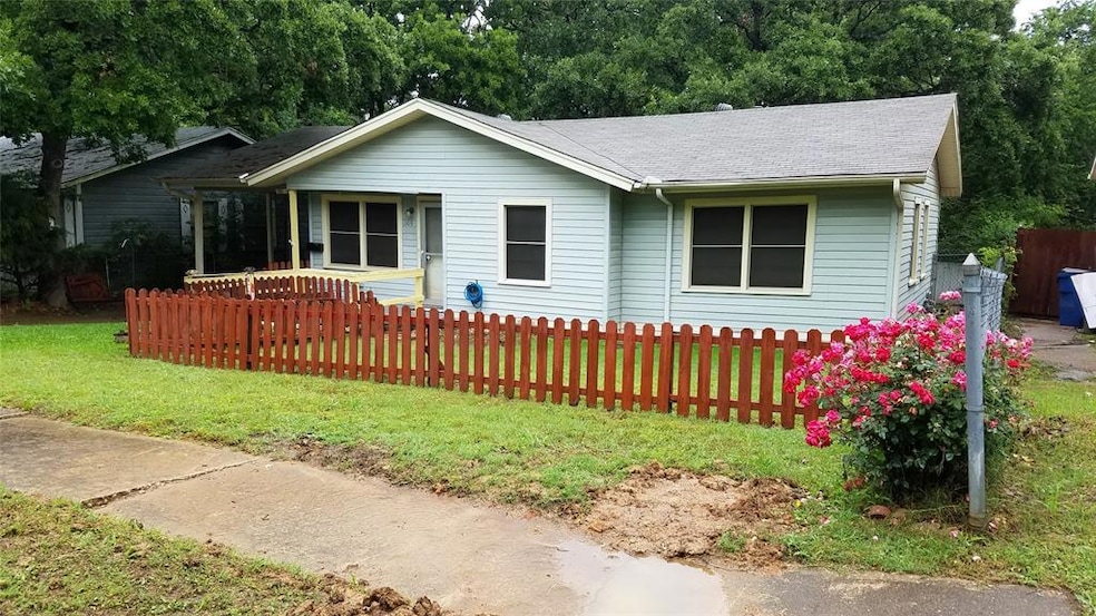 1109 Redbud St, Denison, TX 75020 - photo 1