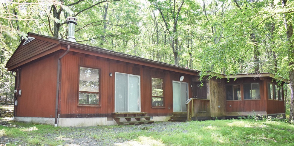 309 Forest Dr, Blooming Grove, PA 18428 - photo 1