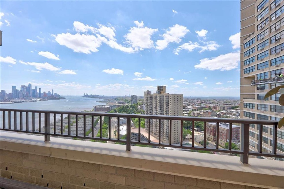 The Galaxy Towers unit 40g, Guttenberg, NJ 07093 - photo 1