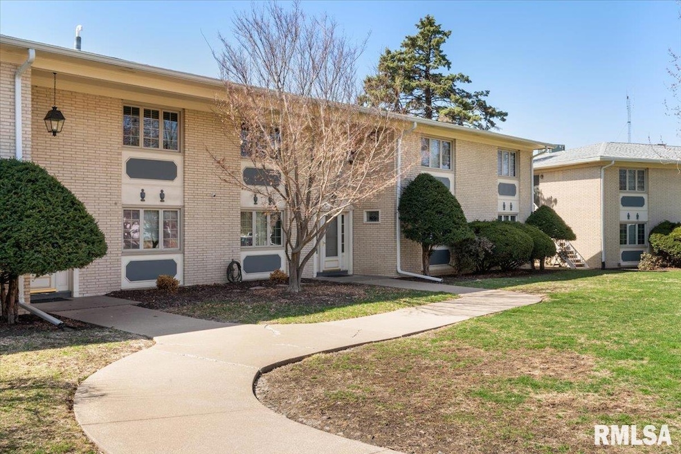 930 17th St unit 24, Moline, IL 61265 - photo 1