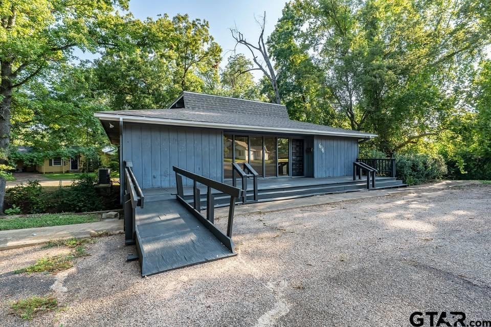 606 Brookside Dr, Jacksonville, TX 75766 - photo 1