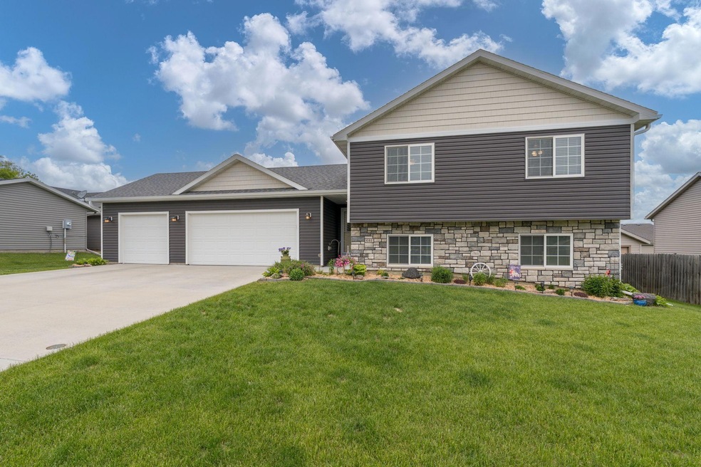 641 Beverly St, Wanamingo, MN 55983 - photo 1