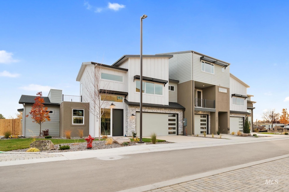 For Sale $934,900 • Co-Listing Agent