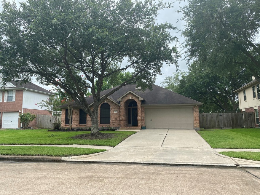 1906 Desota St, Friendswood, TX 77546 - photo 1