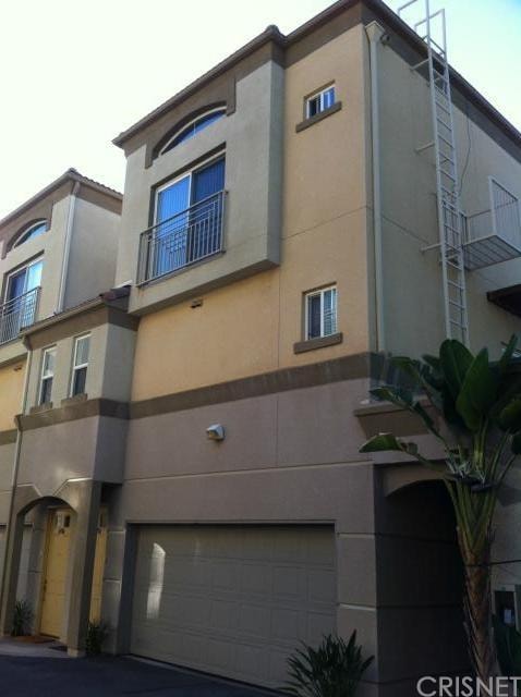5220 Premiere Hills Cir unit 228, Woodland Hills, CA 91364 - photo 1